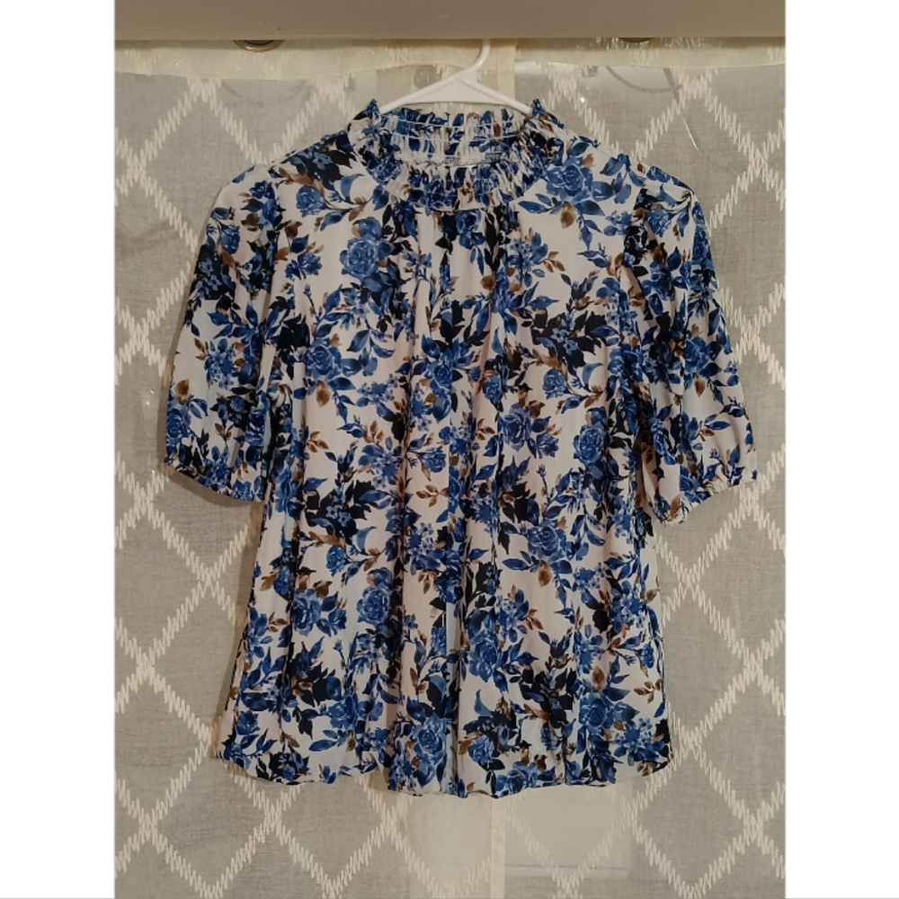 Luna brand Mock Neck 1/2 puff sleeve shirt